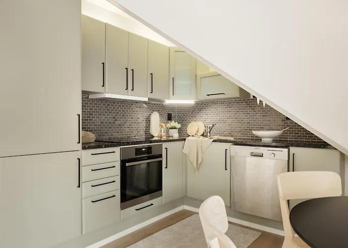 Relaxed With A View *